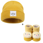Acessórios para Bebê 0–6M – Gorro de Crochê com Meias e Bonequinho