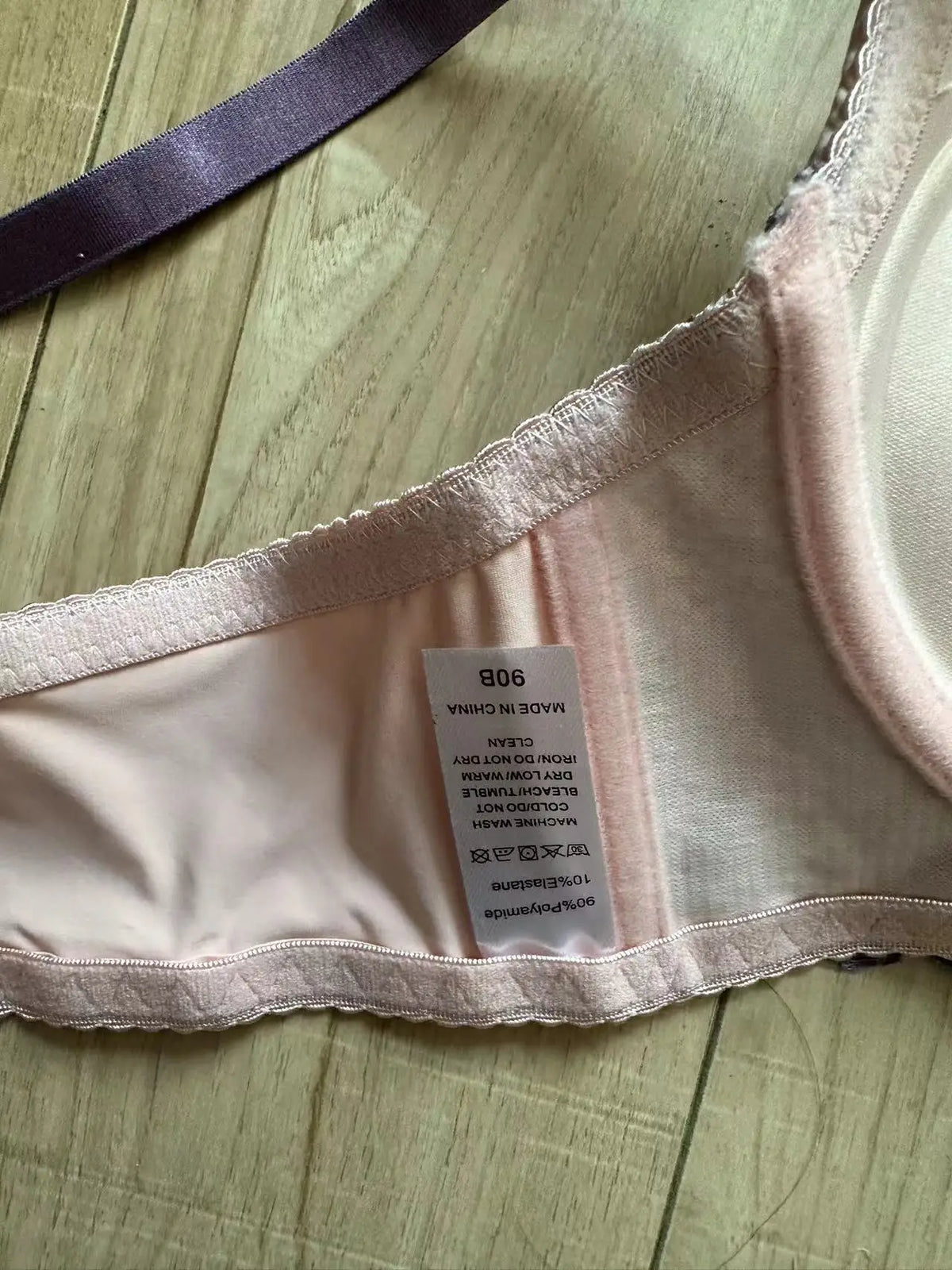 Sutiã com Renda e Bojo Fino – Conjunto Feminino Sexy com Calcinha Fio