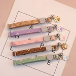 "Sino e Estilo: Coleira Fofa e Ajustável para Gatinhos"