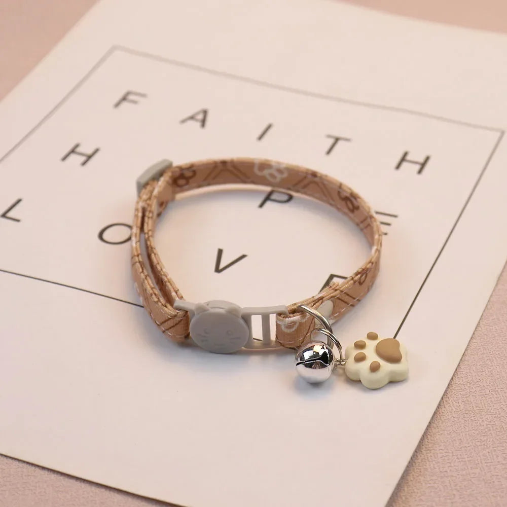 "Sino e Estilo: Coleira Fofa e Ajustável para Gatinhos"