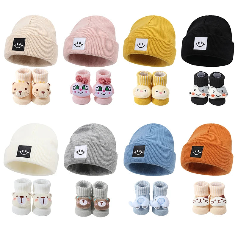 Acessórios para Bebê 0–6M – Gorro de Crochê com Meias e Bonequinho