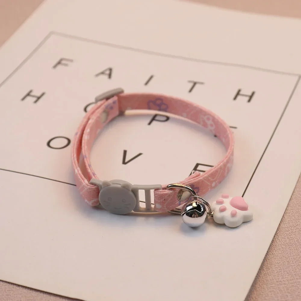 "Sino e Estilo: Coleira Fofa e Ajustável para Gatinhos"