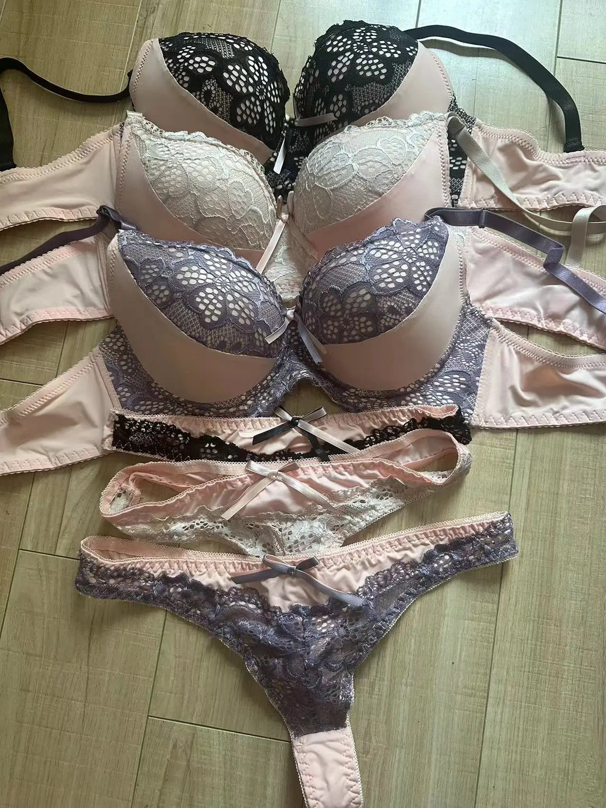 Sutiã com Renda e Bojo Fino – Conjunto Feminino Sexy com Calcinha Fio