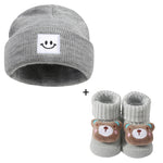 Acessórios para Bebê 0–6M – Gorro de Crochê com Meias e Bonequinho