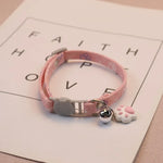 "Sino e Estilo: Coleira Fofa e Ajustável para Gatinhos"